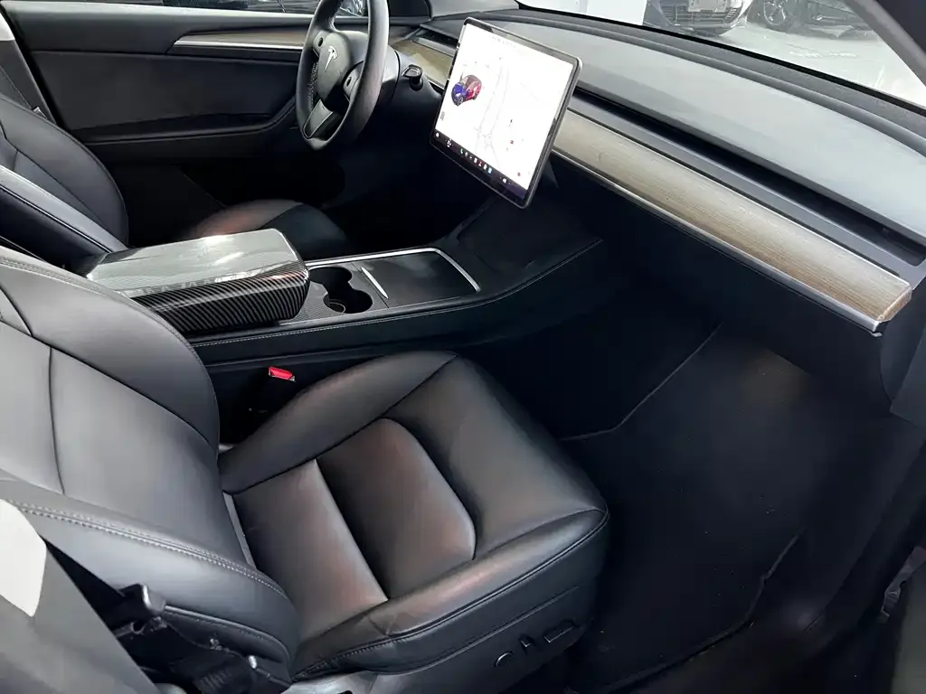 Tesla Model Y — фото 4