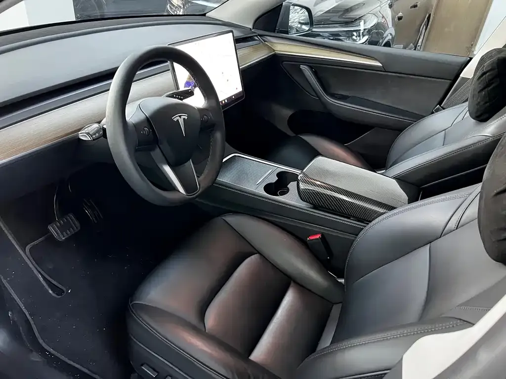Tesla Model Y — фото 8