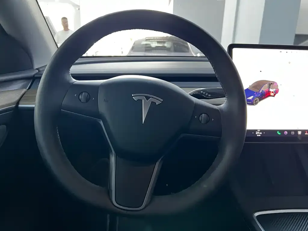 Tesla Model Y — фото 2