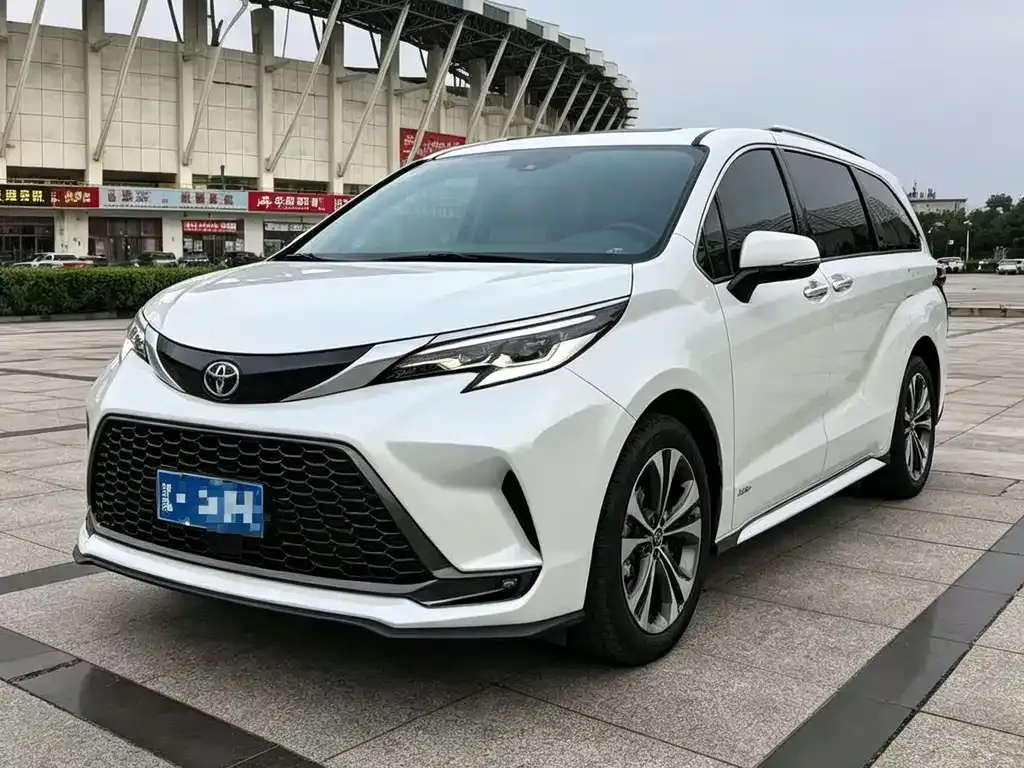 Toyota Granvia — фото 1