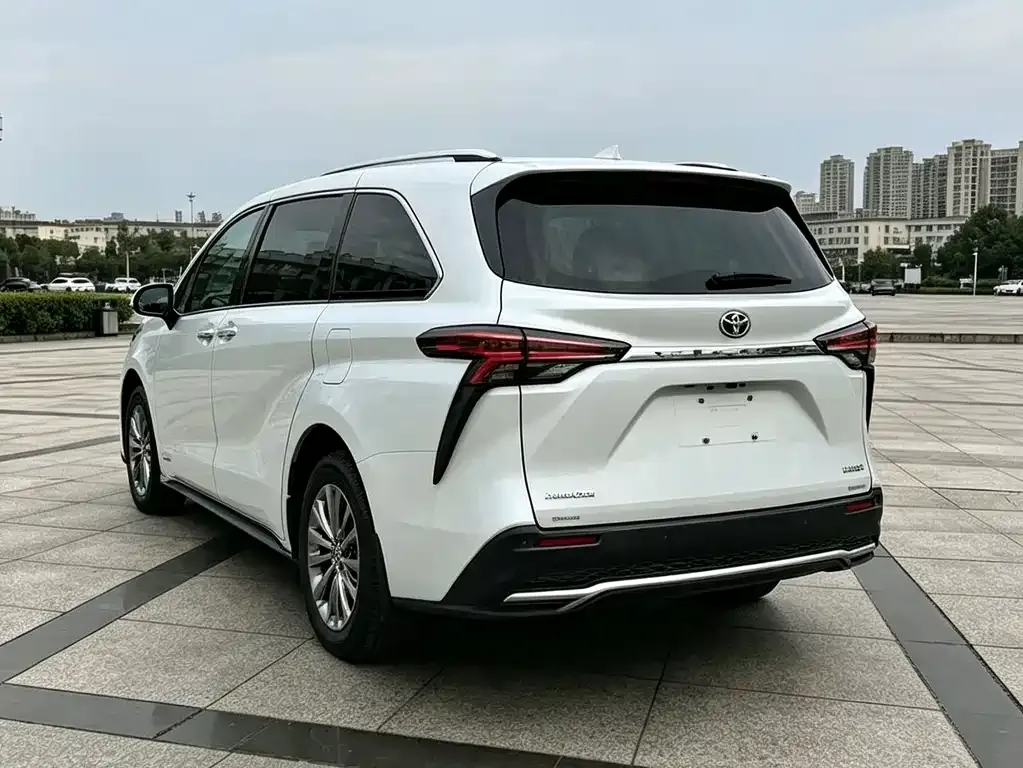 Toyota Granvia — фото 8