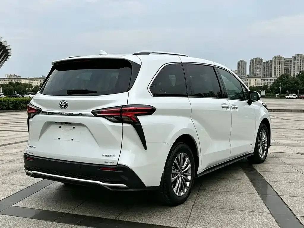 Toyota Granvia — фото 6