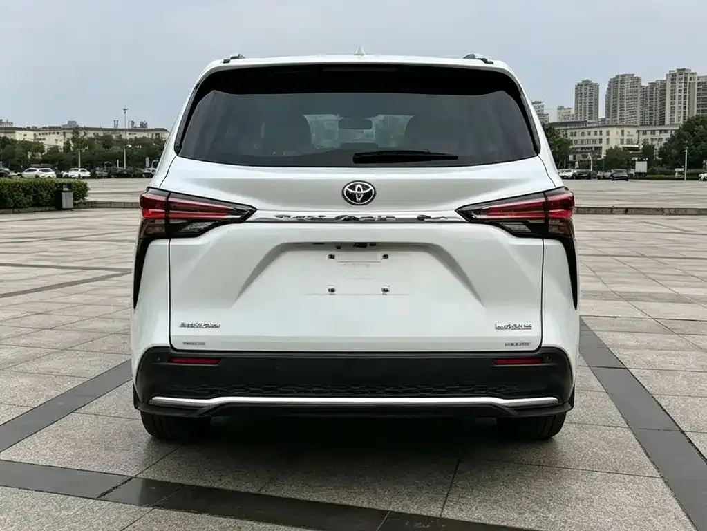 Toyota Granvia — фото 9