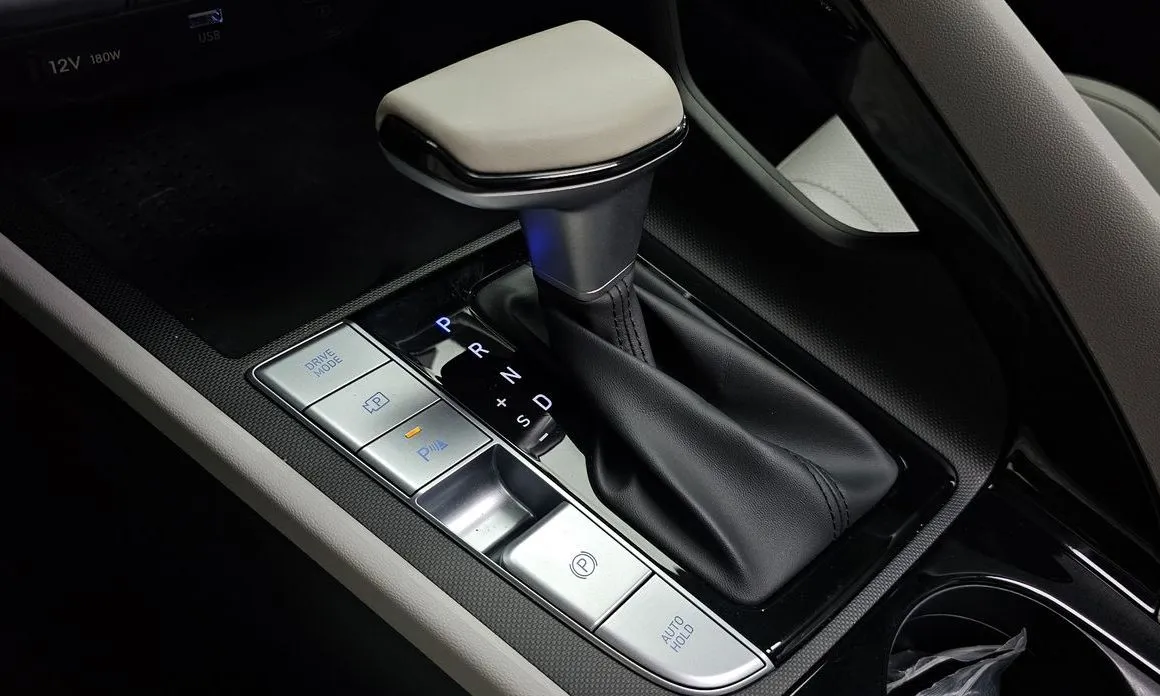 Hyundai AVANTE — фото 4