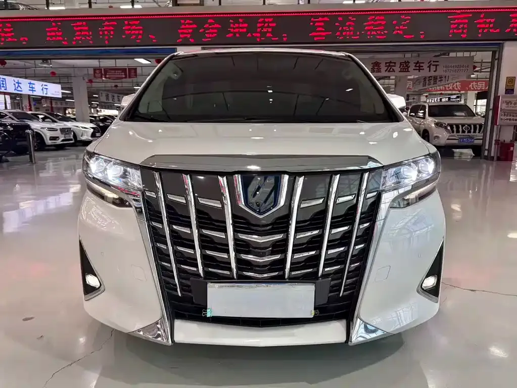 Toyota Alphard — фото 3