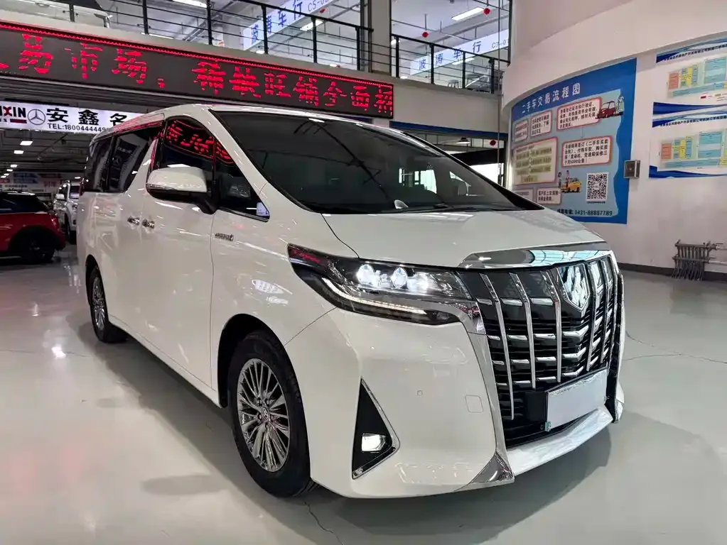 Toyota Alphard — фото 5