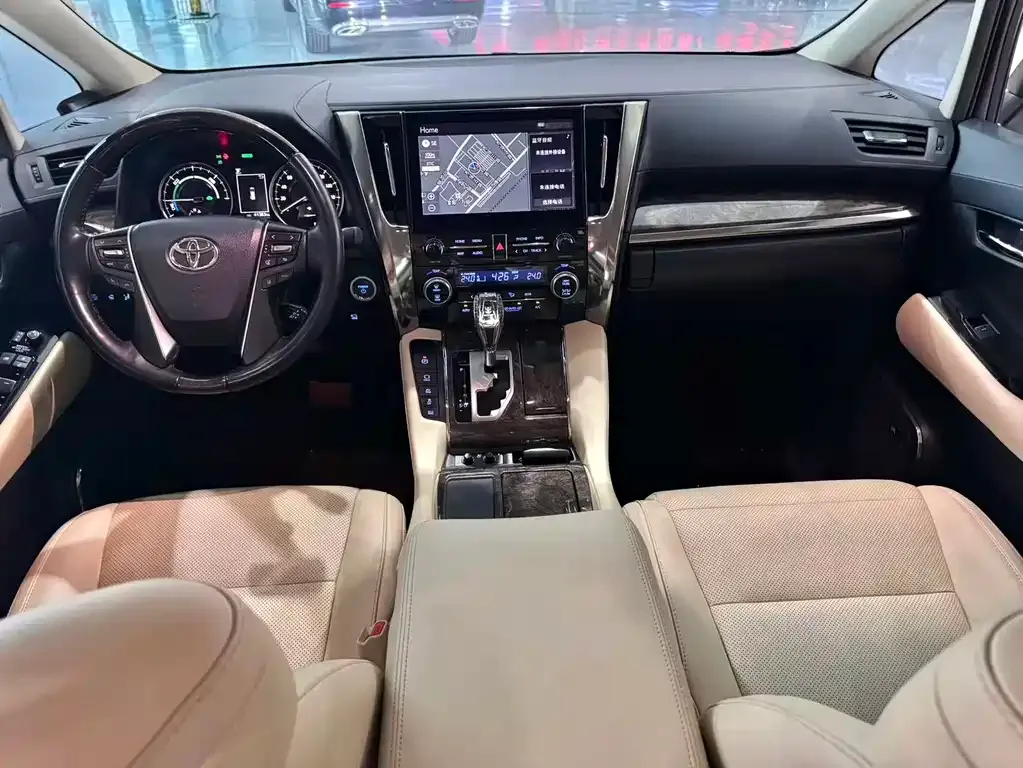 Toyota Alphard — фото 7