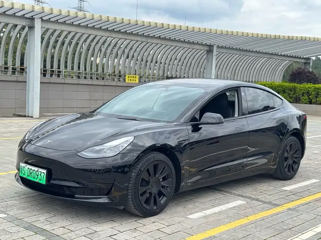 Tesla Model 3 — фото 1