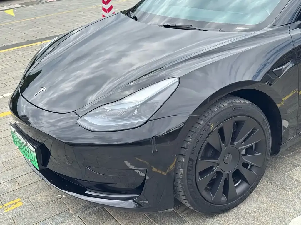 Tesla Model 3 — фото 2