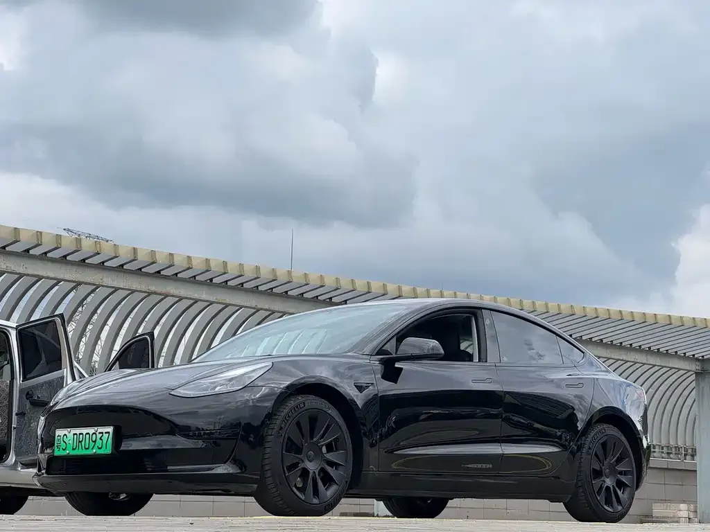 Tesla Model 3 — фото 4