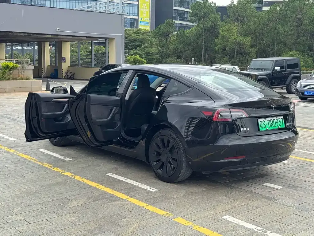 Tesla Model 3 — фото 10