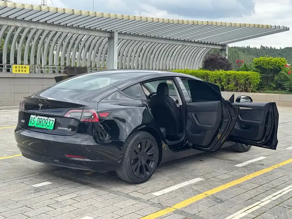 Tesla Model 3 — фото 9