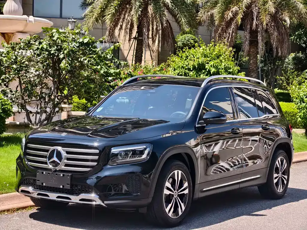 Mercedes-Benz GLB — фото 1