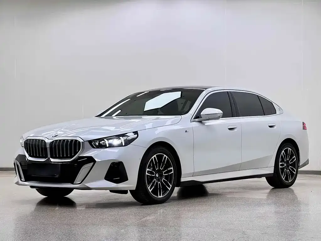 BMW 5 Series — фото 1