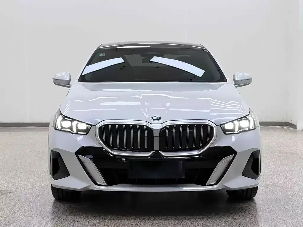 BMW 5 Series — фото 5