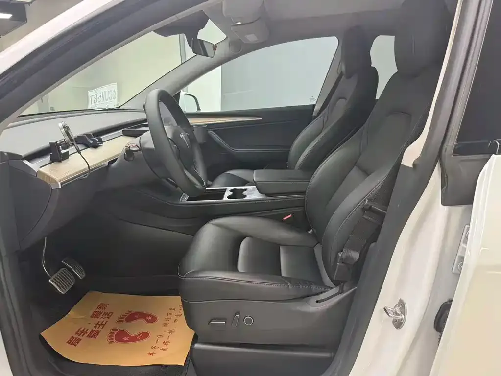 Tesla Model Y — фото 3