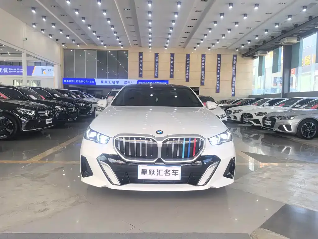 BMW 5 Series — фото 10
