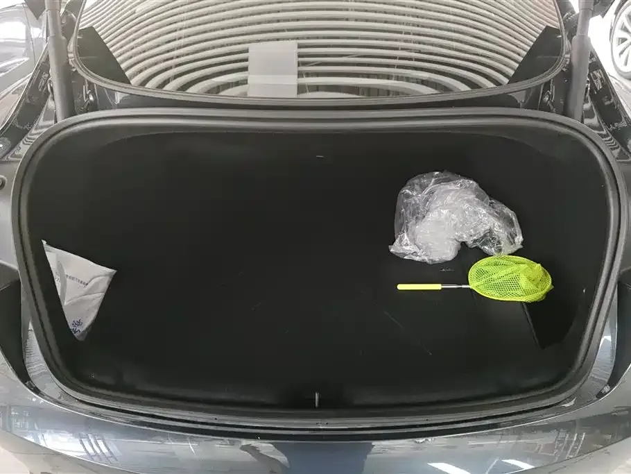 Tesla Model 3 — фото 4