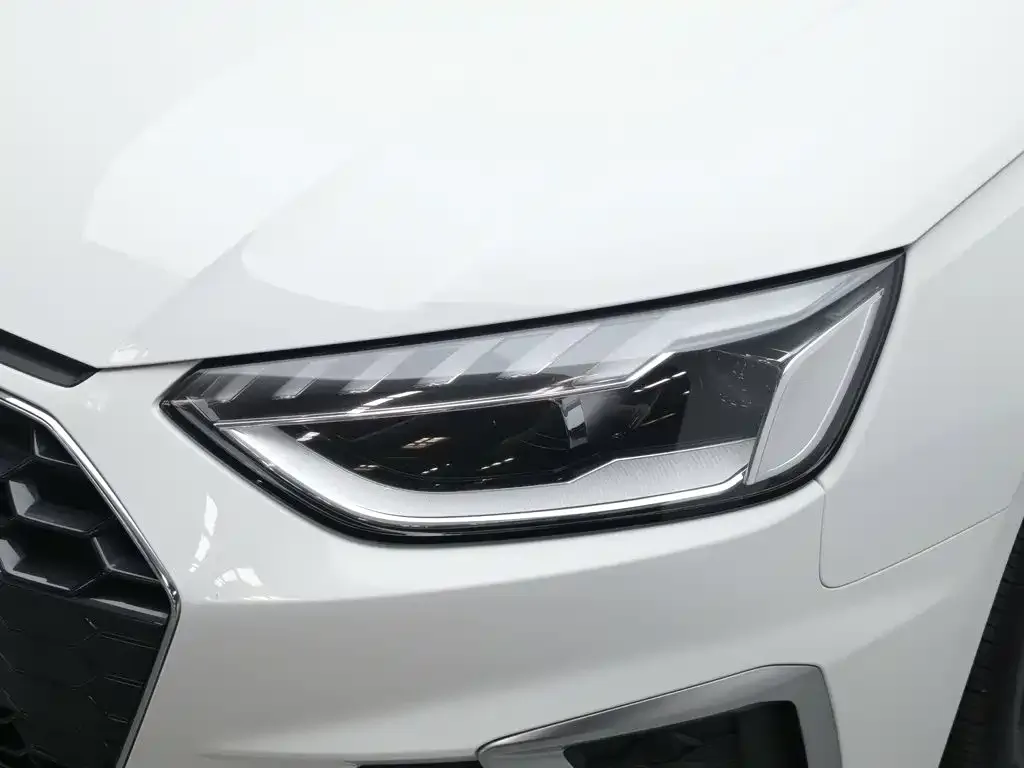 Audi A4L — фото 2