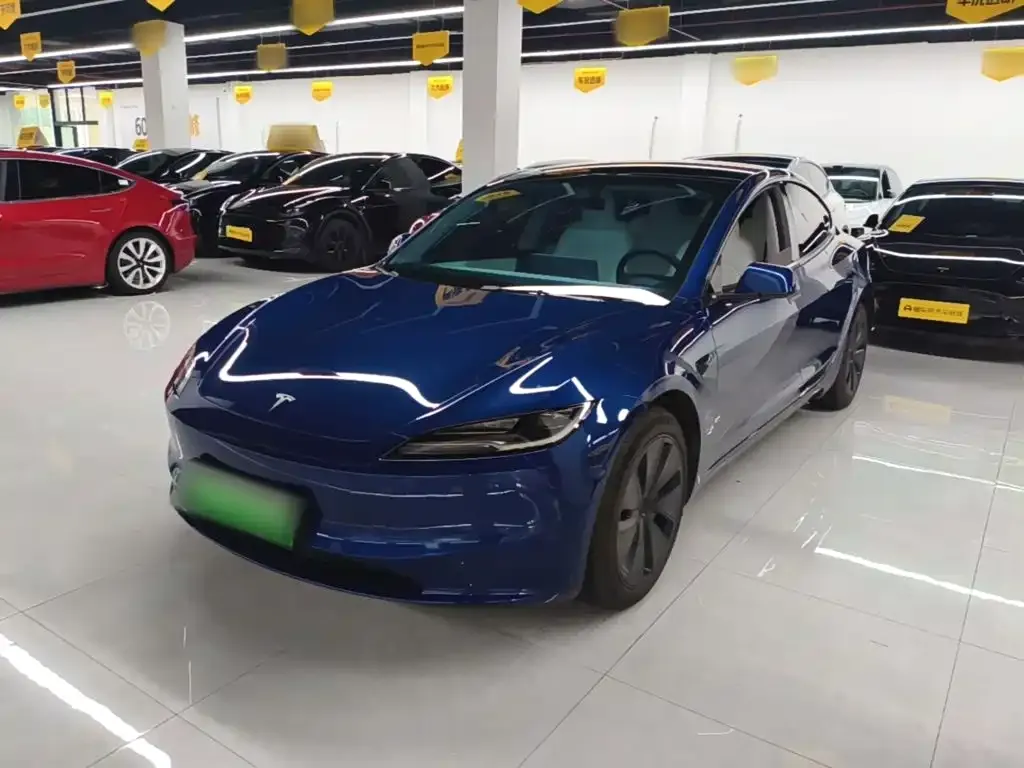 Tesla Model 3 — фото 1