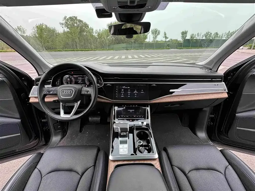 Audi Q7 — фото 10
