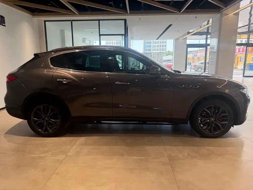 Maserati Levante — фото 2