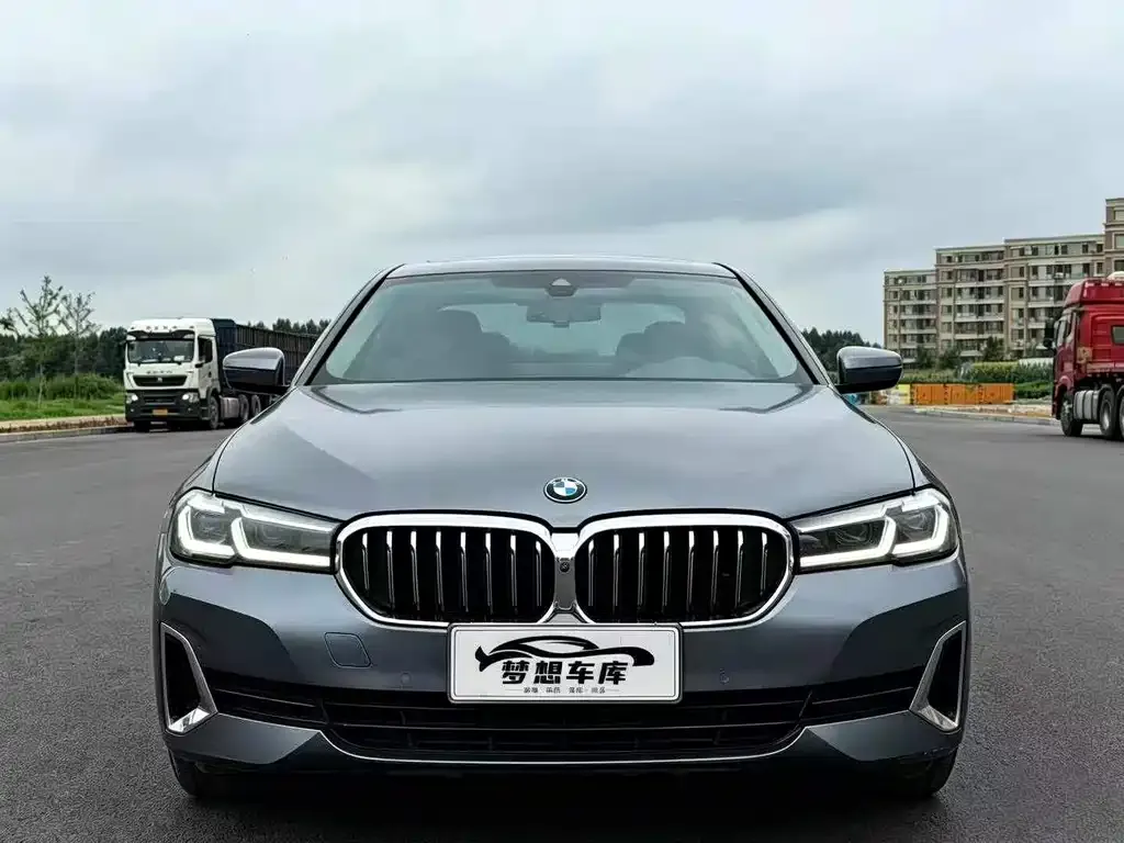 BMW 5 Series — фото 1
