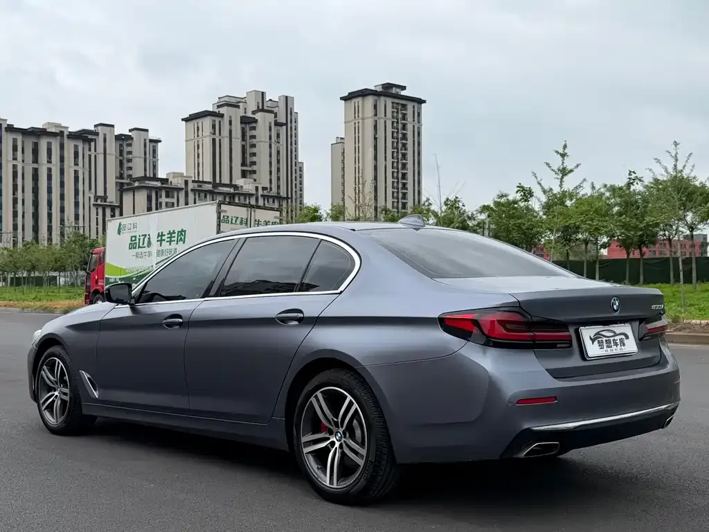 BMW 5 Series — фото 9