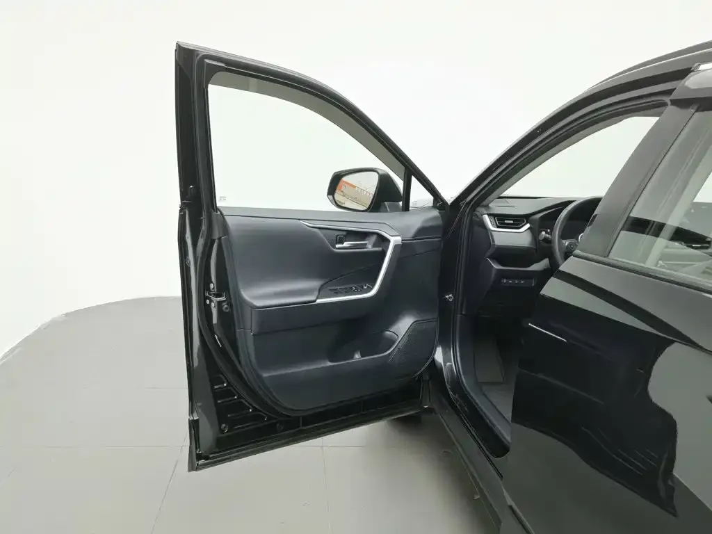 Toyota RAV4 — фото 2