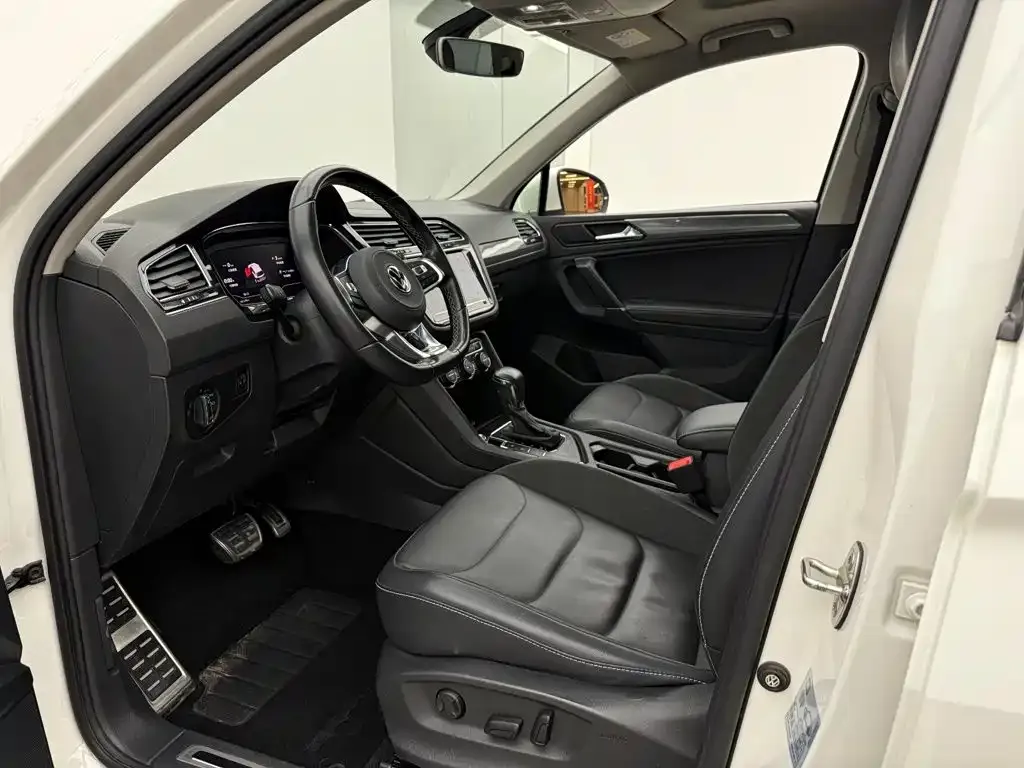 Volkswagen Tiguan L — фото 3