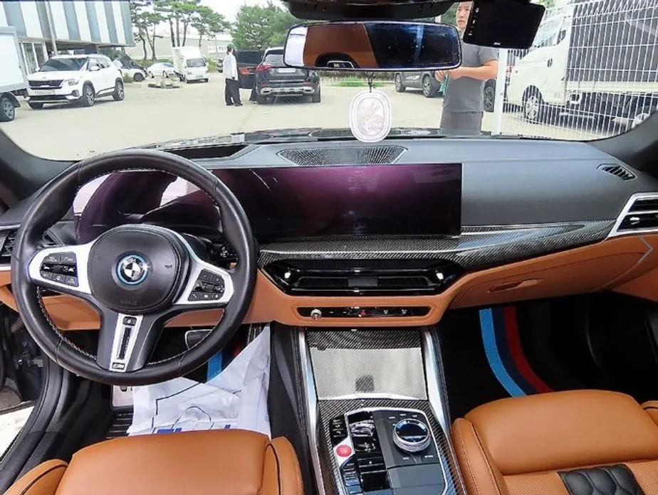 BMW i4 — фото 10