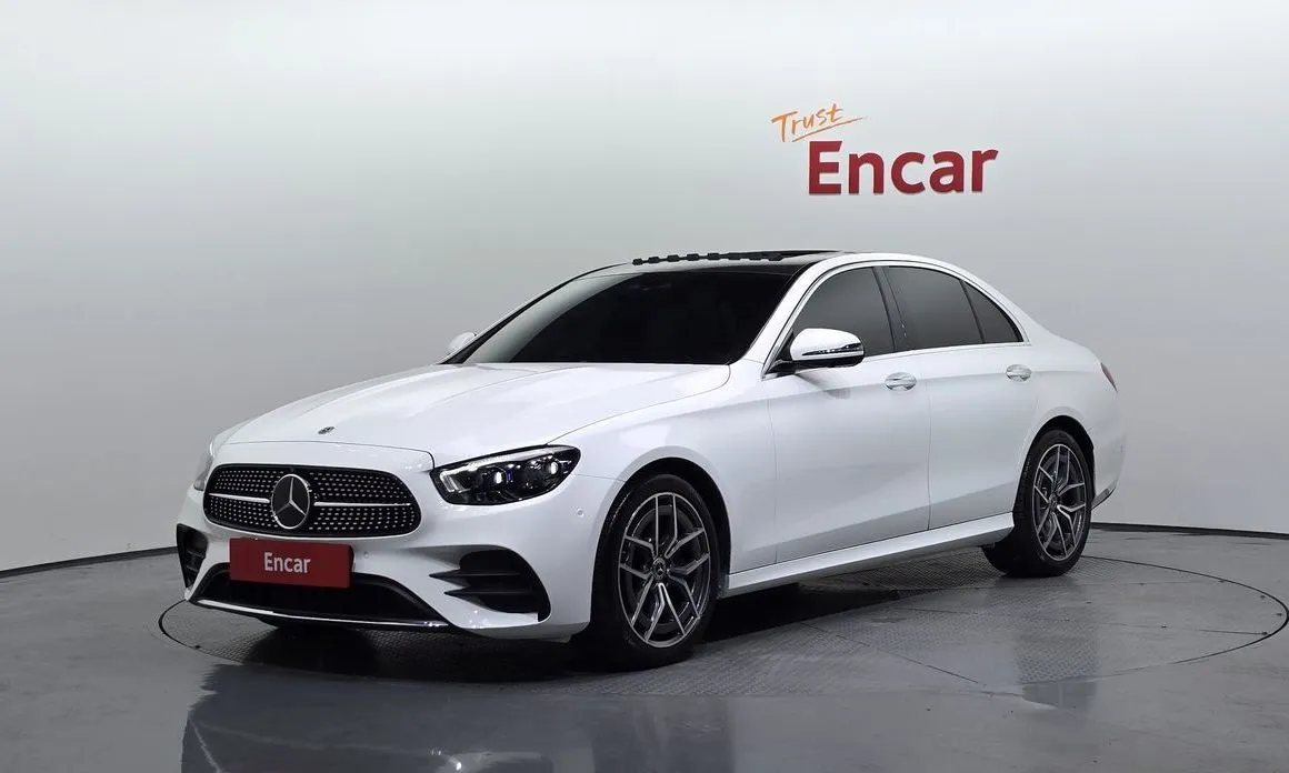 Mercedes-Benz E-Class — фото 1