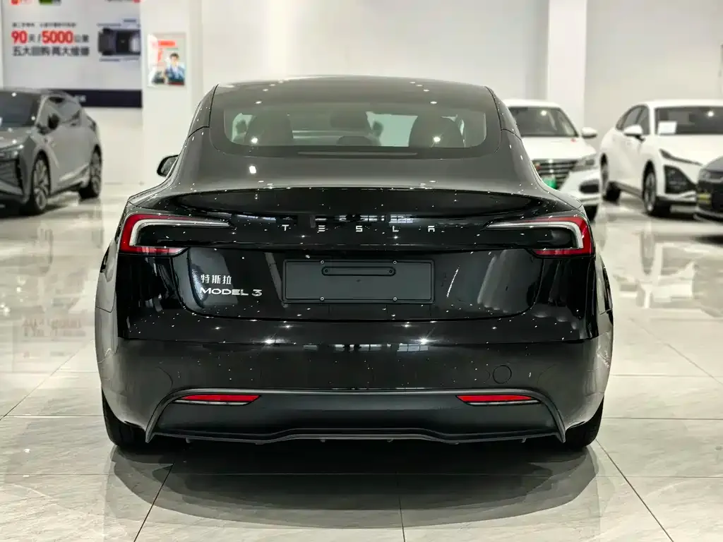 Tesla Model 3 — фото 3