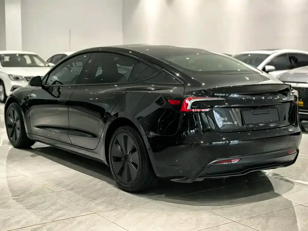 Tesla Model 3 — фото 10