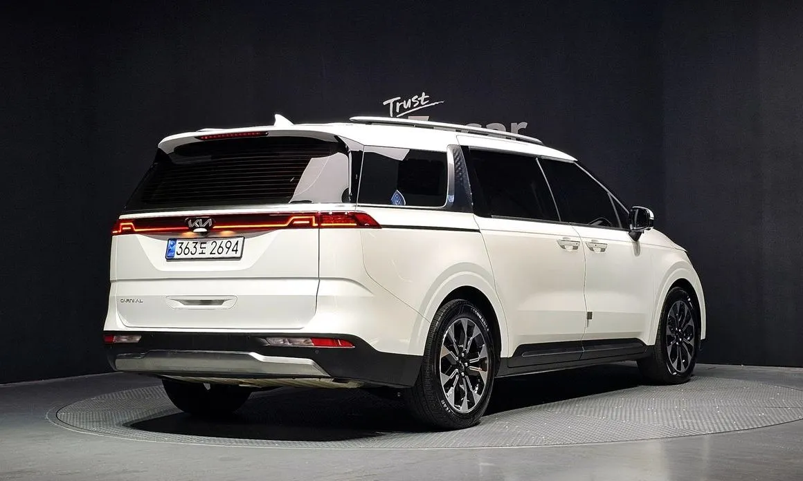 Kia Carnival — фото 6