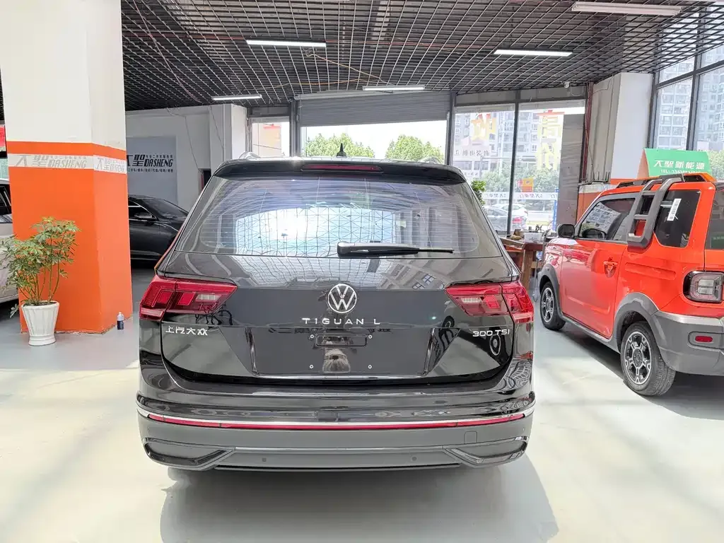 Volkswagen Tiguan L — фото 7