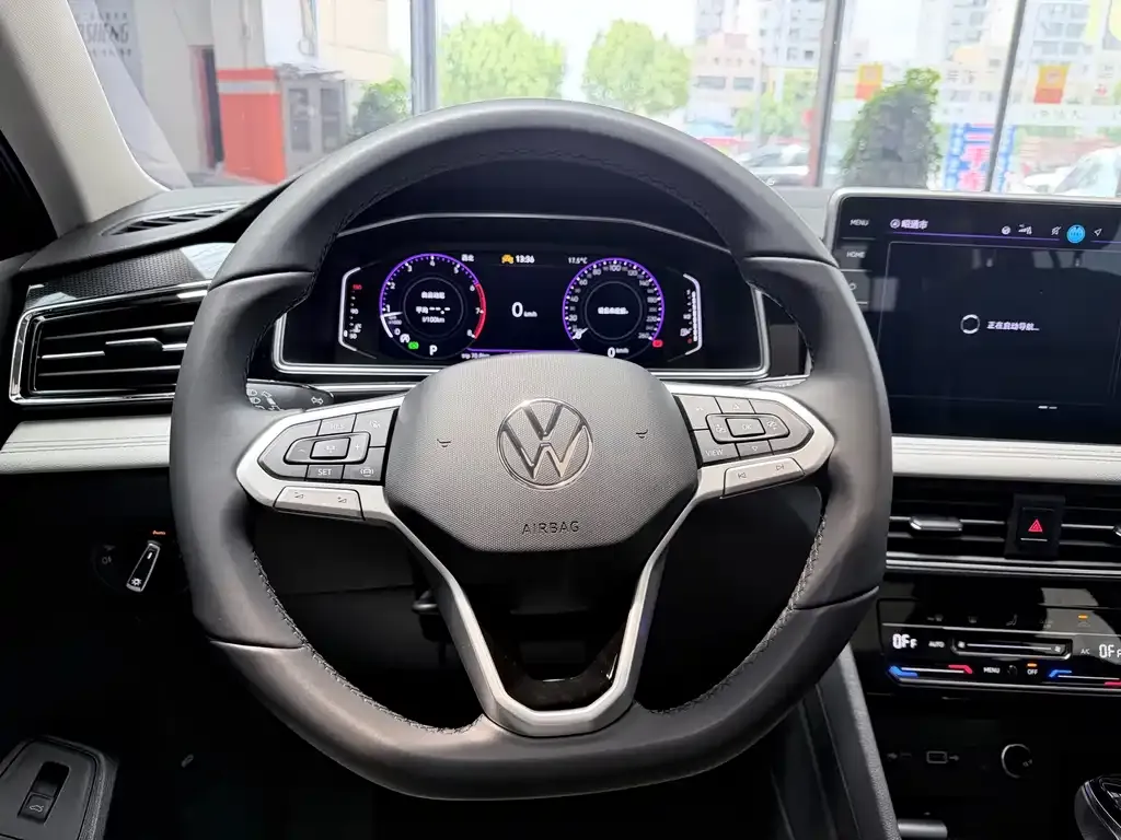 Volkswagen Tiguan L — фото 5
