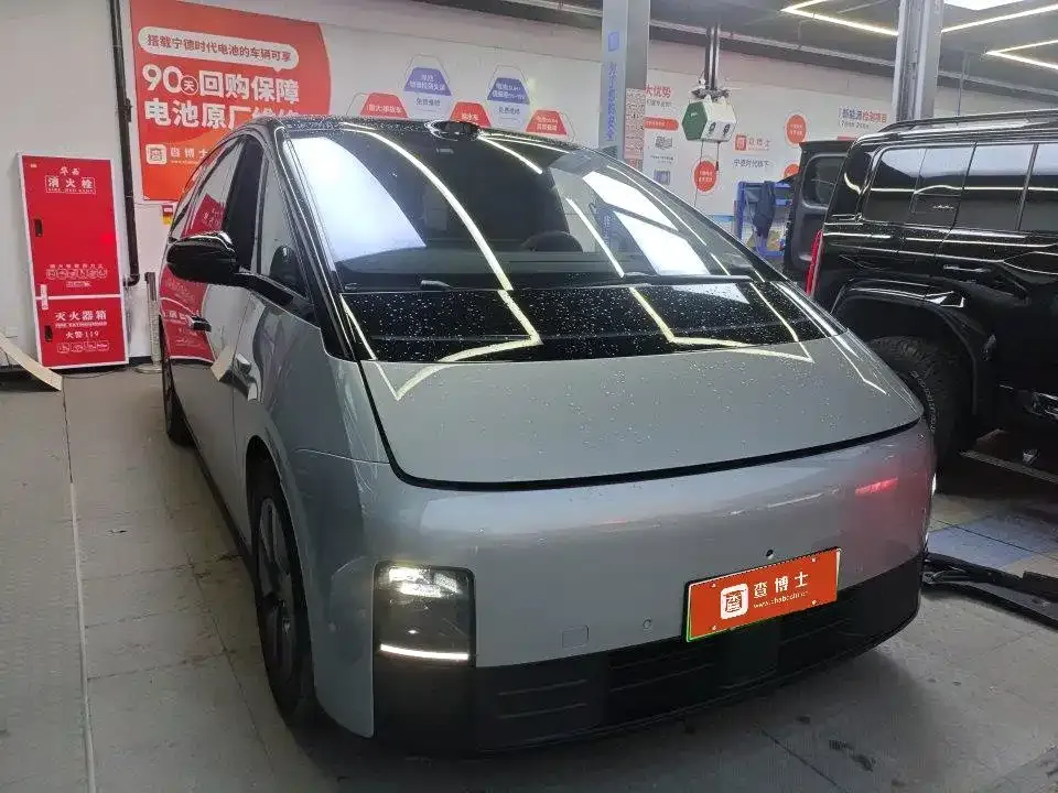 Li Auto MEGA — фото 1