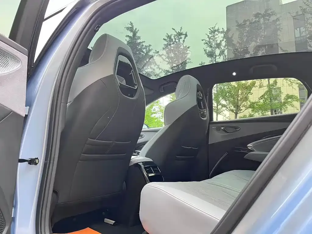 BYD Seal — фото 3
