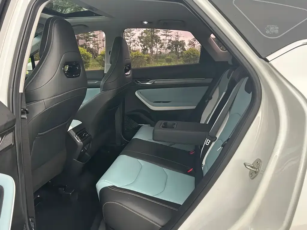 Geely Emgrand S 2024 из CN, фото 3
