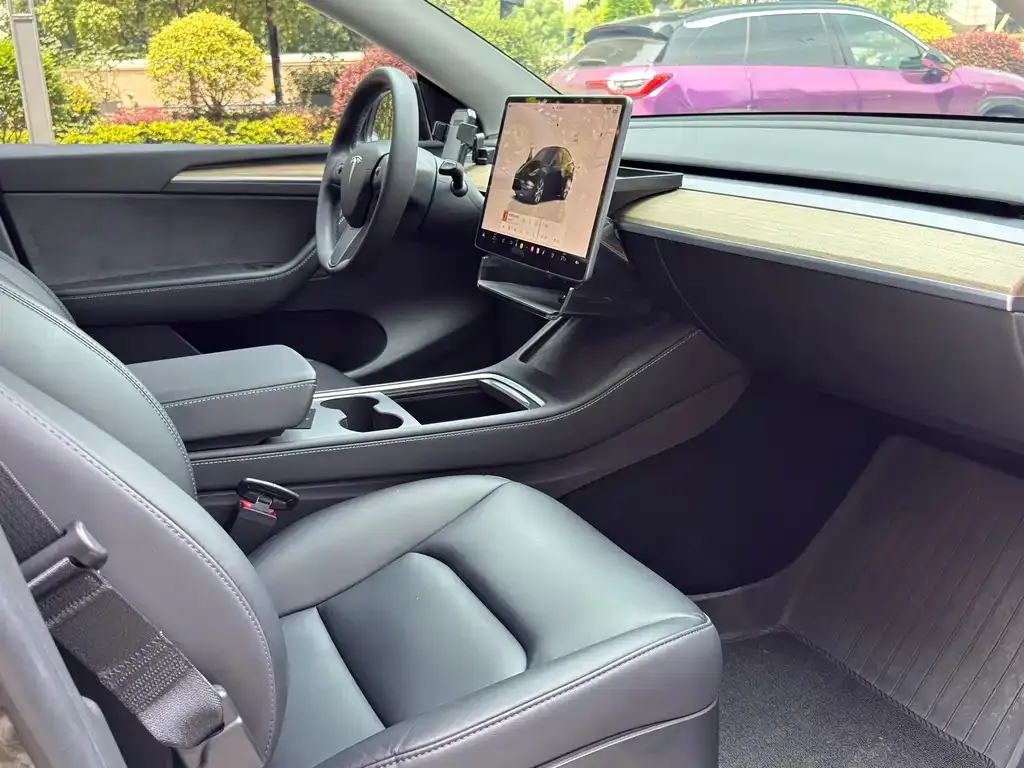 Tesla Model Y — фото 4