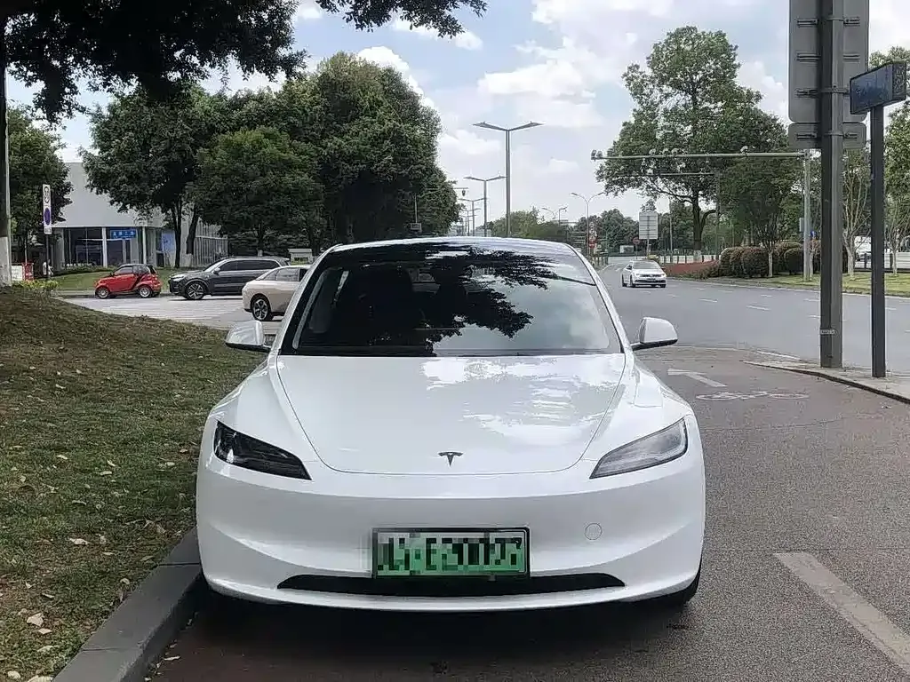 Tesla Model 3 — фото 9