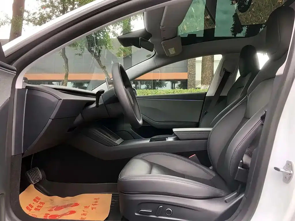 Tesla Model 3 — фото 4