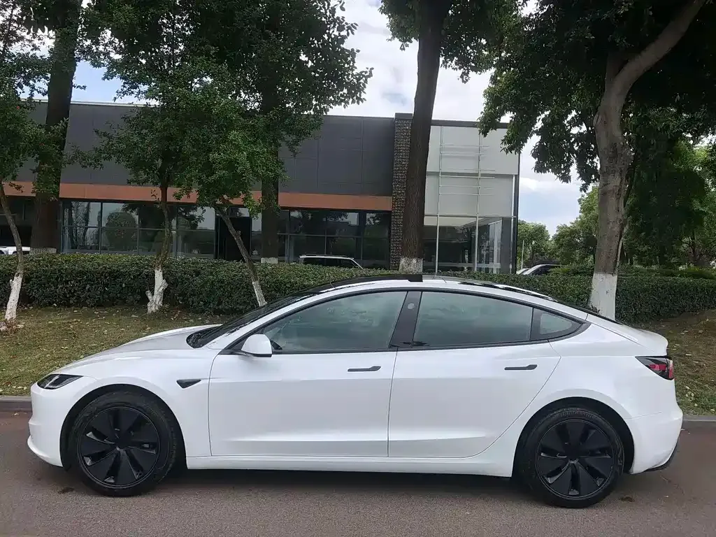 Tesla Model 3 — фото 6
