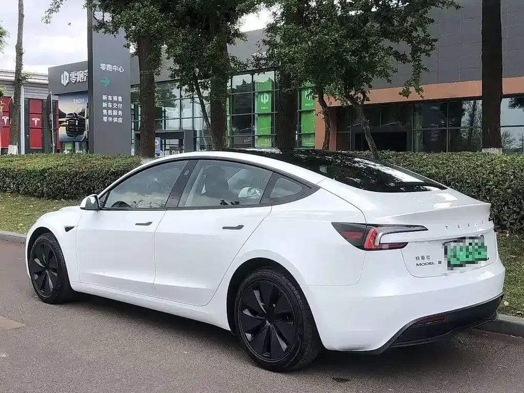 Tesla Model 3 — фото 8