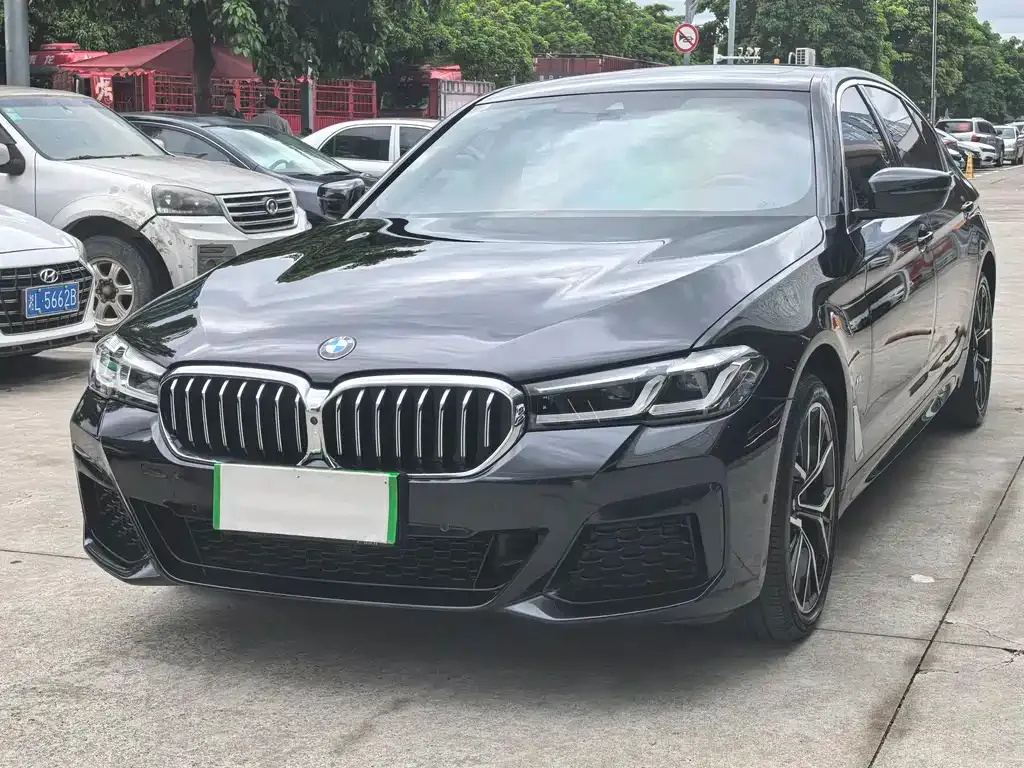 BMW 5 Series — фото 1