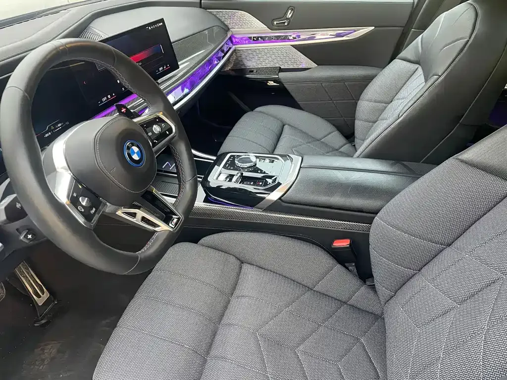 BMW M760Le — фото 10