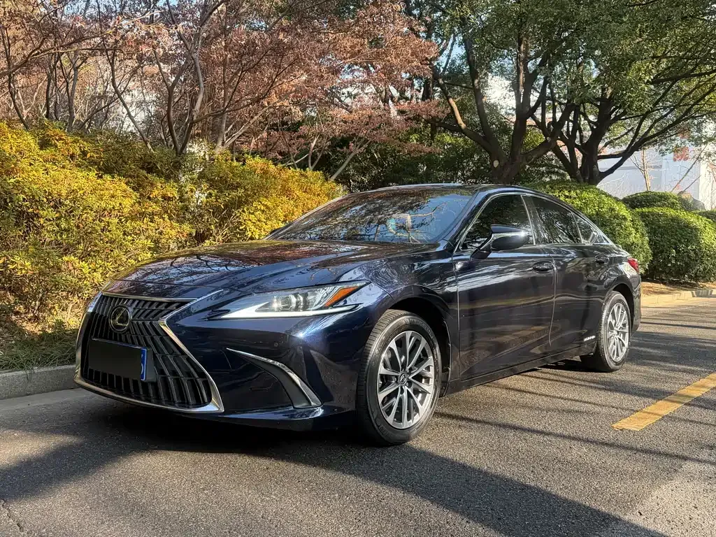 Lexus ES — фото 1