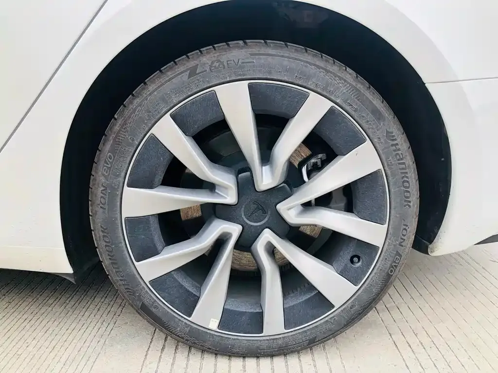 Tesla Model 3 — фото 4