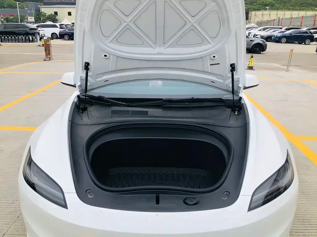 Tesla Model 3 — фото 2